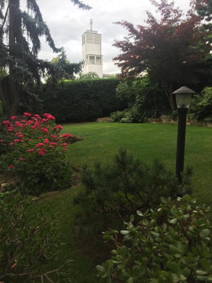 Blue Apartment In Beautiful English Style Garden With Atmosphere Prag Exteriör bild