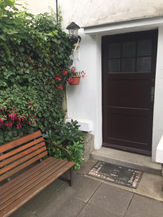 Blue Apartment In Beautiful English Style Garden With Atmosphere Prag Exteriör bild