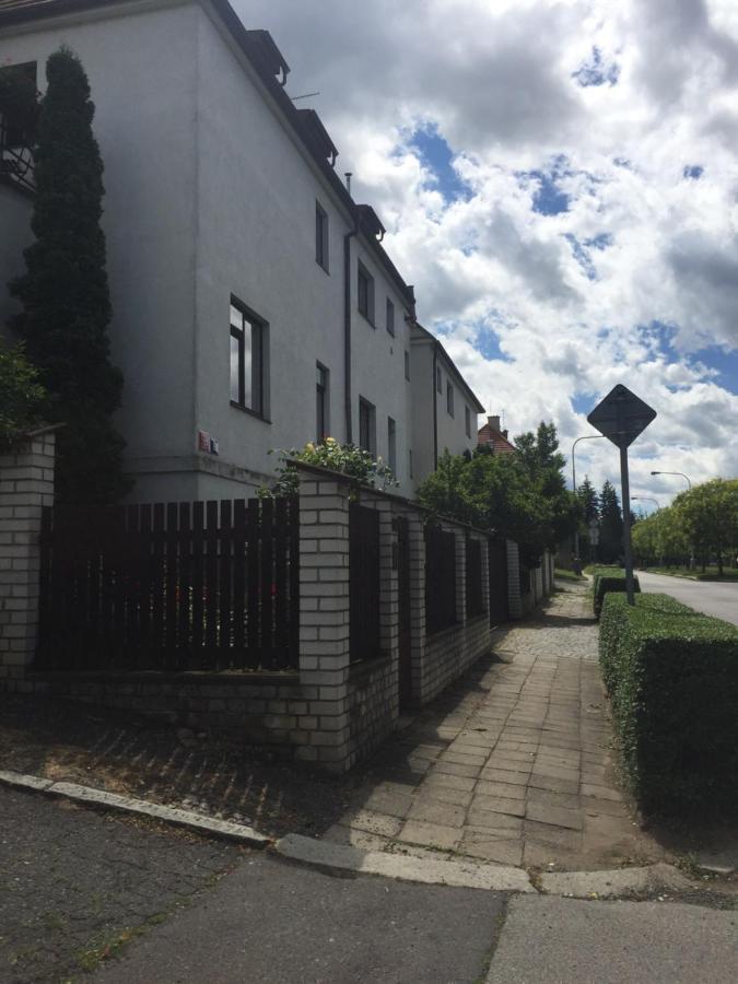 Blue Apartment In Beautiful English Style Garden With Atmosphere Prag Exteriör bild